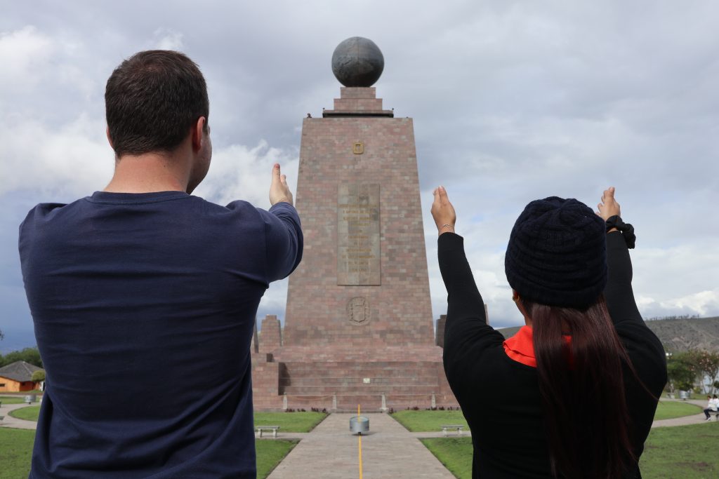 Explora la Mitad del Mundo en Ecuador