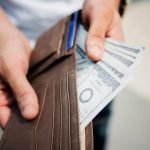 ganar dinero viajando
