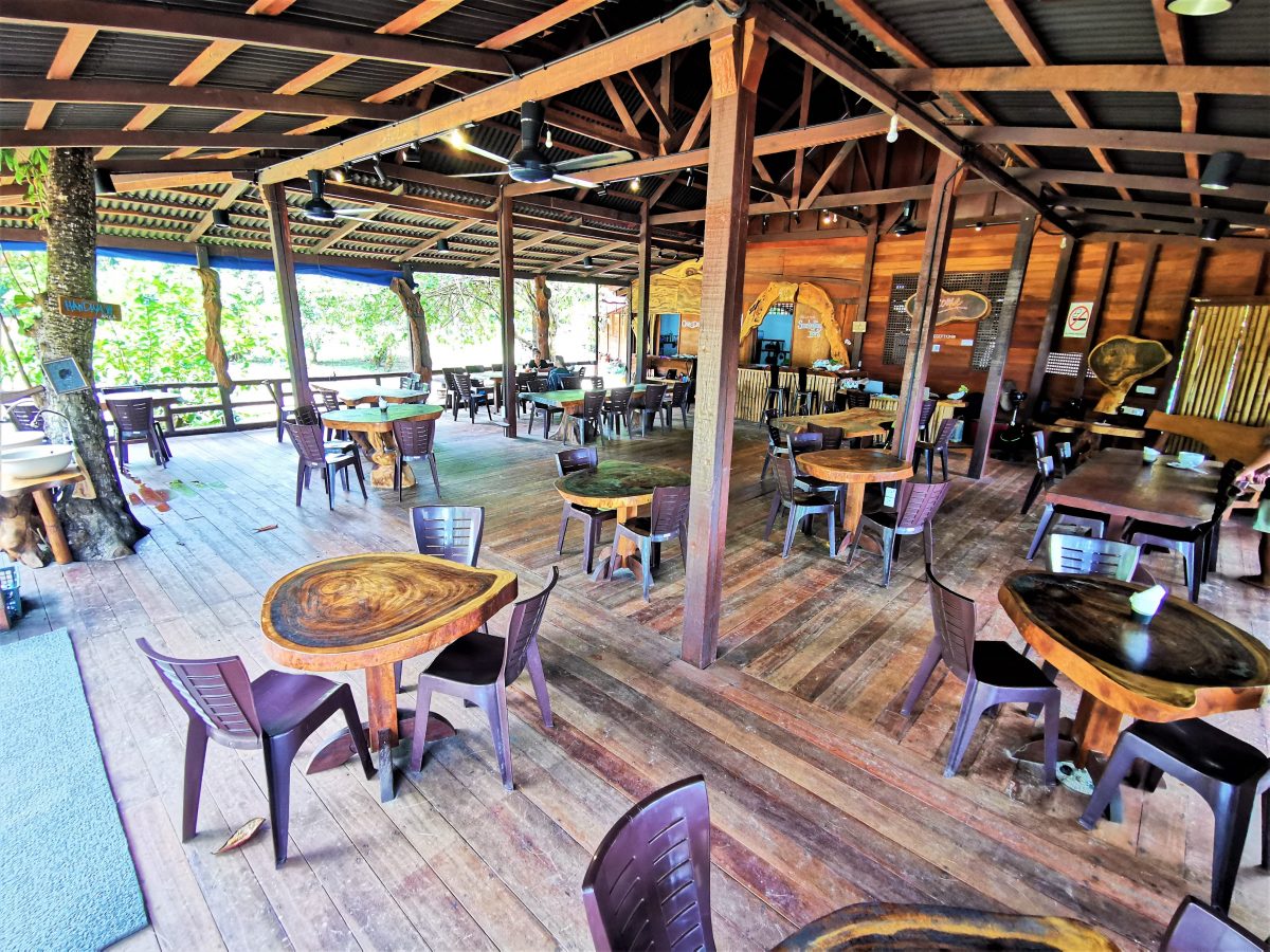 El restaurante de D Seri Kapas Resort en Malasia